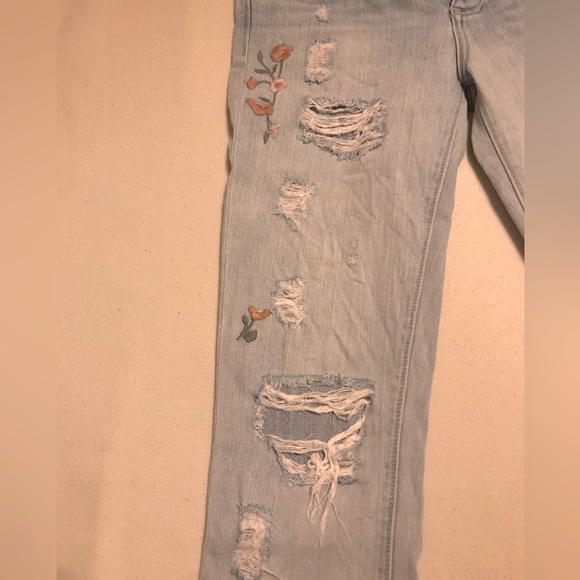 Lucky Brand Stonewashed Denim Jeans with Rips and Embroidered details Size 24 - Picture 3 of 14